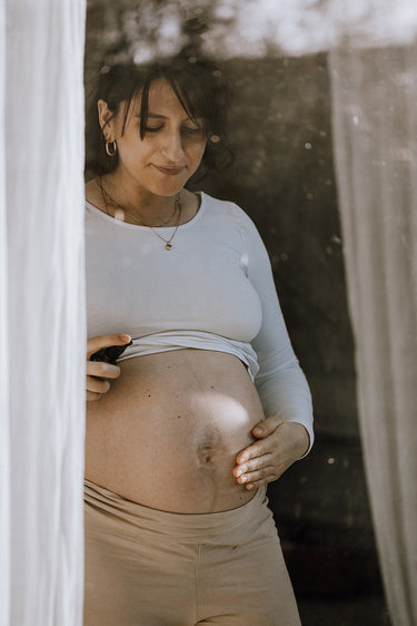 Strækmærker under graviditeten – hvad er det, og hvorfor får du dem?